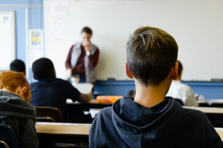 Natural ways of eliminating bad classroom odours