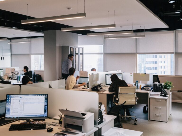 The ultimate guide for office desk cleaning